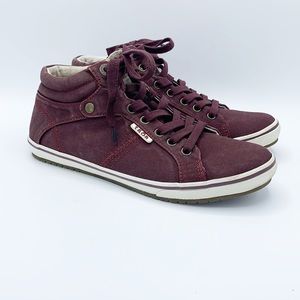 Taos Top Star Canvas High Top Sneaker in Burgundy